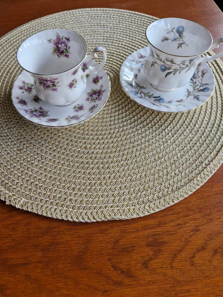 2 Royal Albert kop en schotels - Sweet Violets, Ophalen of Verzenden