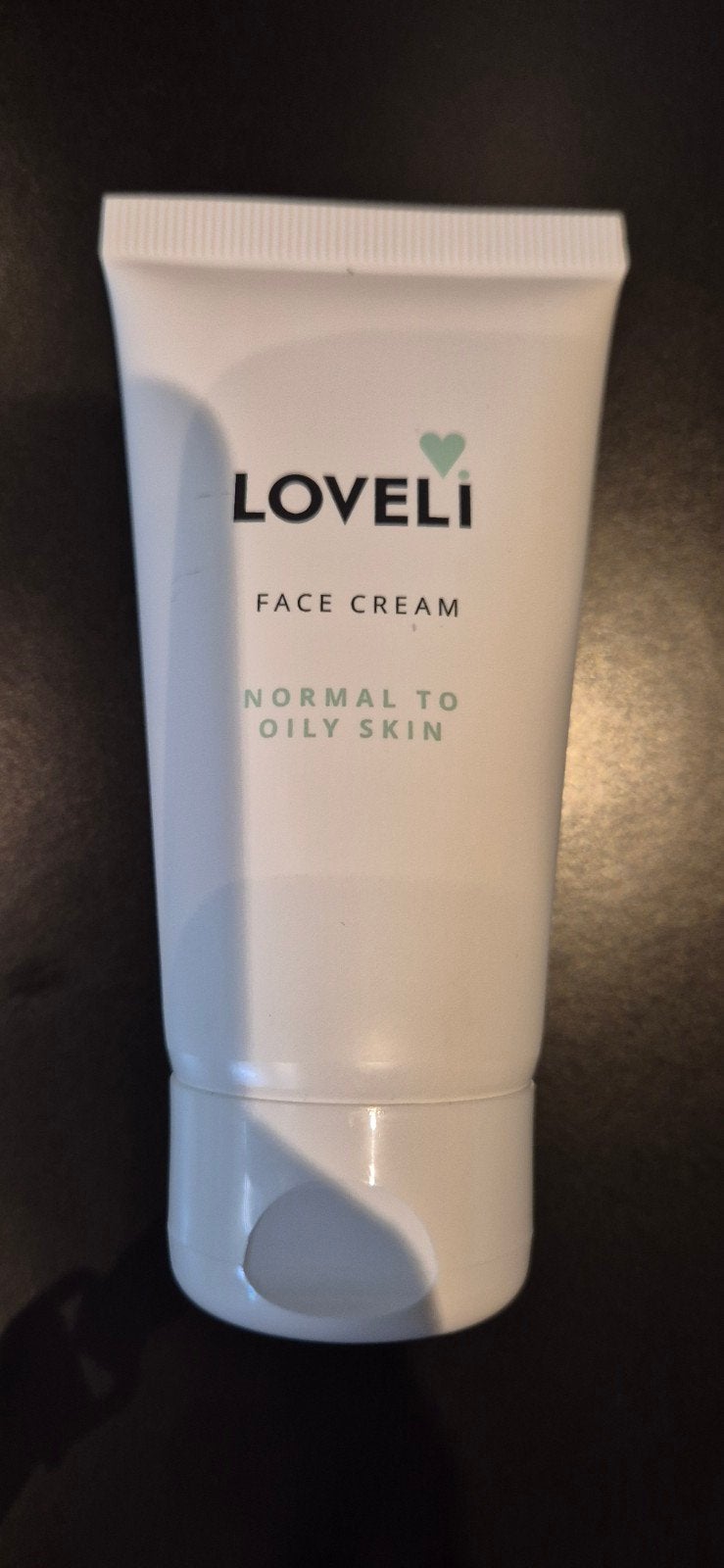 Loveli face cream normal to oily skin, Ophalen, Zo goed als nieuw, Gehele gezicht