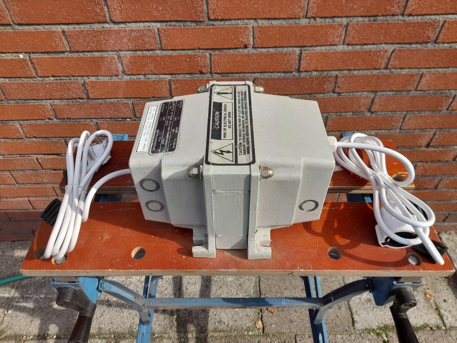 XENTEK veilgheidstrafo , scheidingstrafo , trafo, 1.0 KVA, Ophalen of Verzenden, Gebruikt, Overige merken, Omvormer