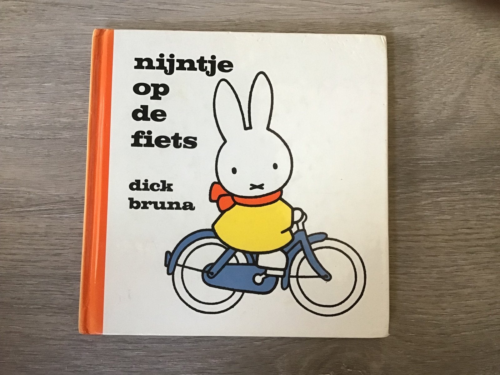 Nijntje op de fiets - Dick Bruna (Gelezen staat), Ophalen of Verzenden, Gelezen, 2 tot 3 jaar