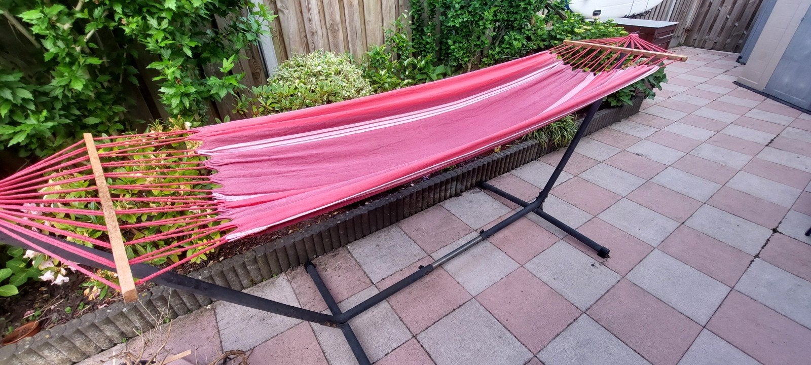 Comfortabele hangmat met standaard - rood/wit gestreept, Ophalen, Gebruikt, Inklapbaar, Eenpersoons