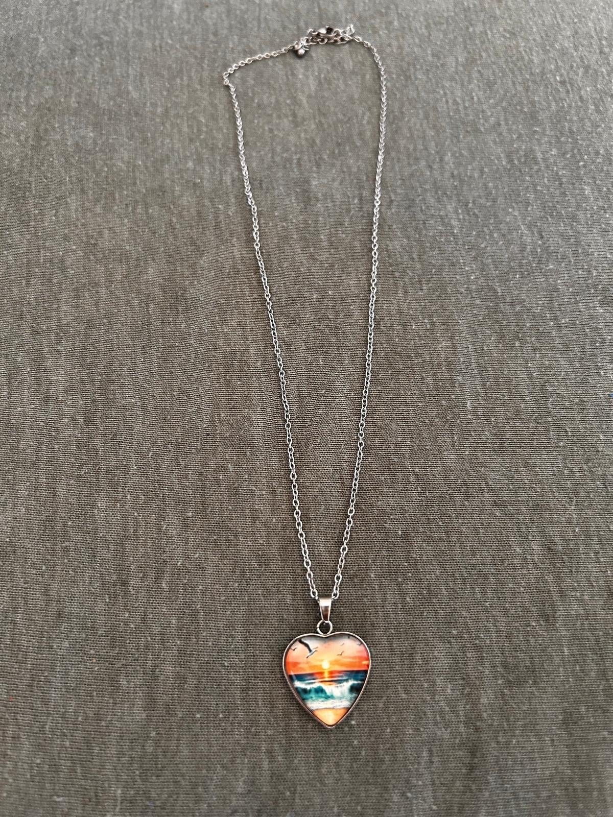 Hartvormige ketting met zonsondergang hanger, Ophalen of Verzenden, Nieuw, Zilver, Met hanger