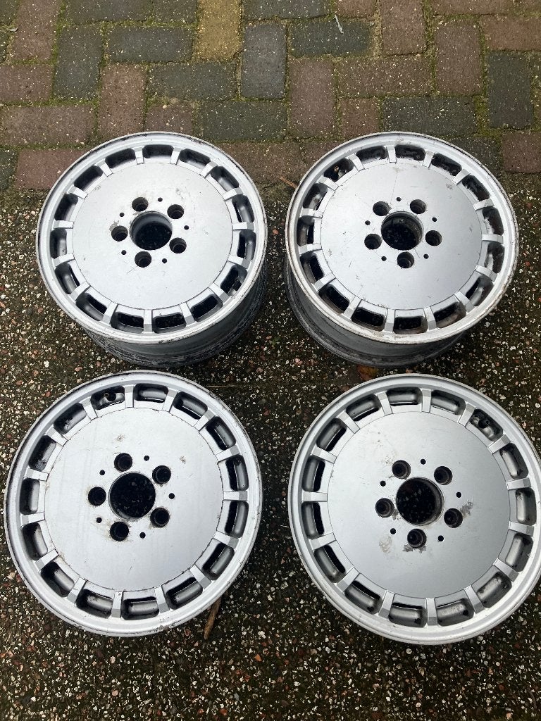 Mercedes gullideckel putdeksel W201 190  (w124), Ophalen of Verzenden, Mercedes-Benz