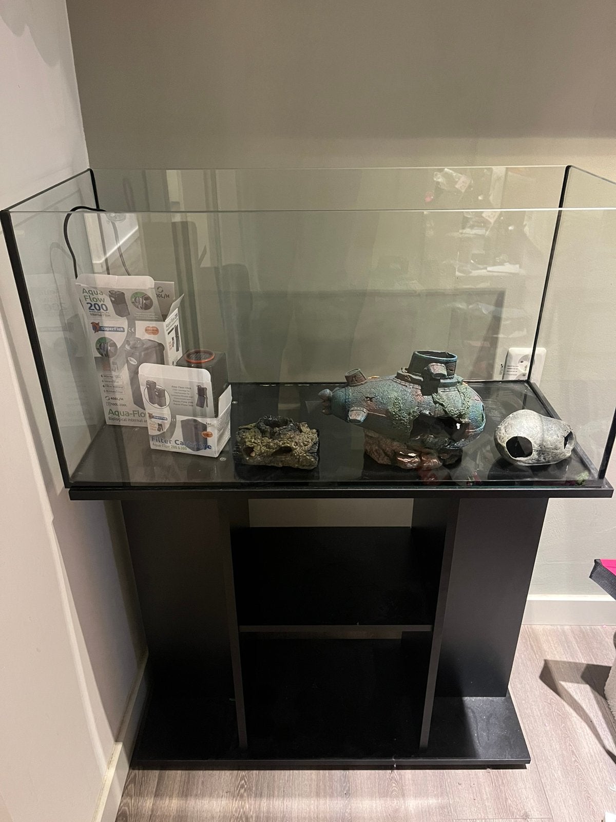 Aquarium + kast + speelgoed + filter, Ophalen, Pomp, Zo goed als nieuw, Leeg aquarium