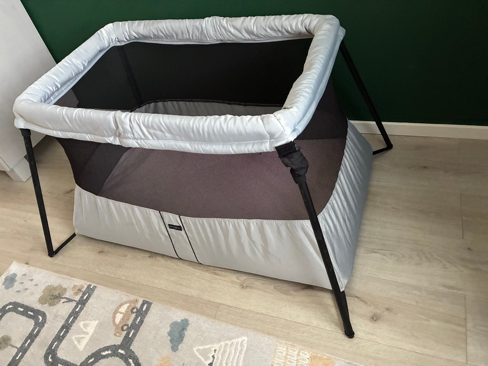 Baby BJÖRN reisbedje inklapbaar - met muggennet, Kinderen en Baby's, Ophalen, Zo goed als nieuw