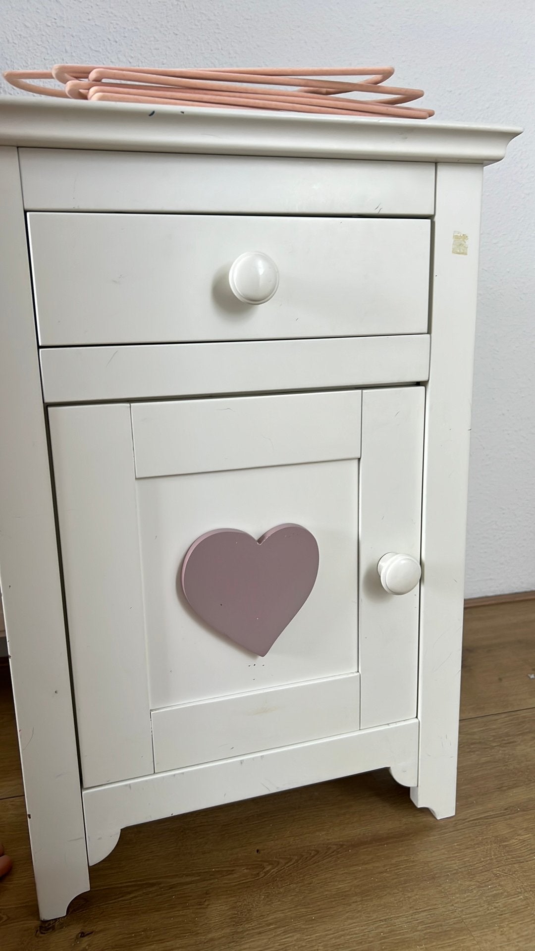 Nacht kastje en make up spiegel roosjes en hartjes, Ophalen, Zo goed als nieuw, Minder dan 45 cm