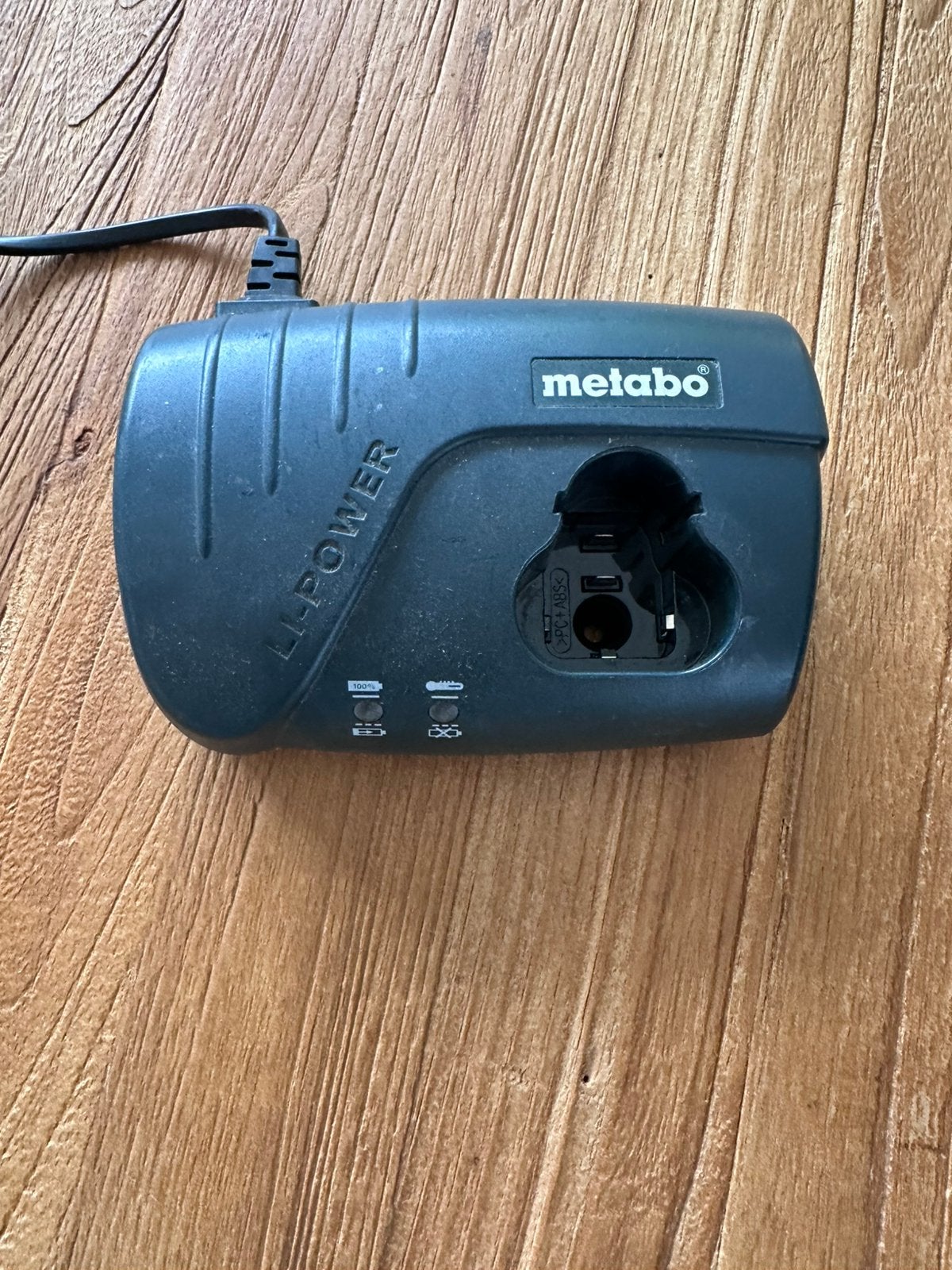 Metabo Acculader, Ophalen of Verzenden, Zo goed als nieuw