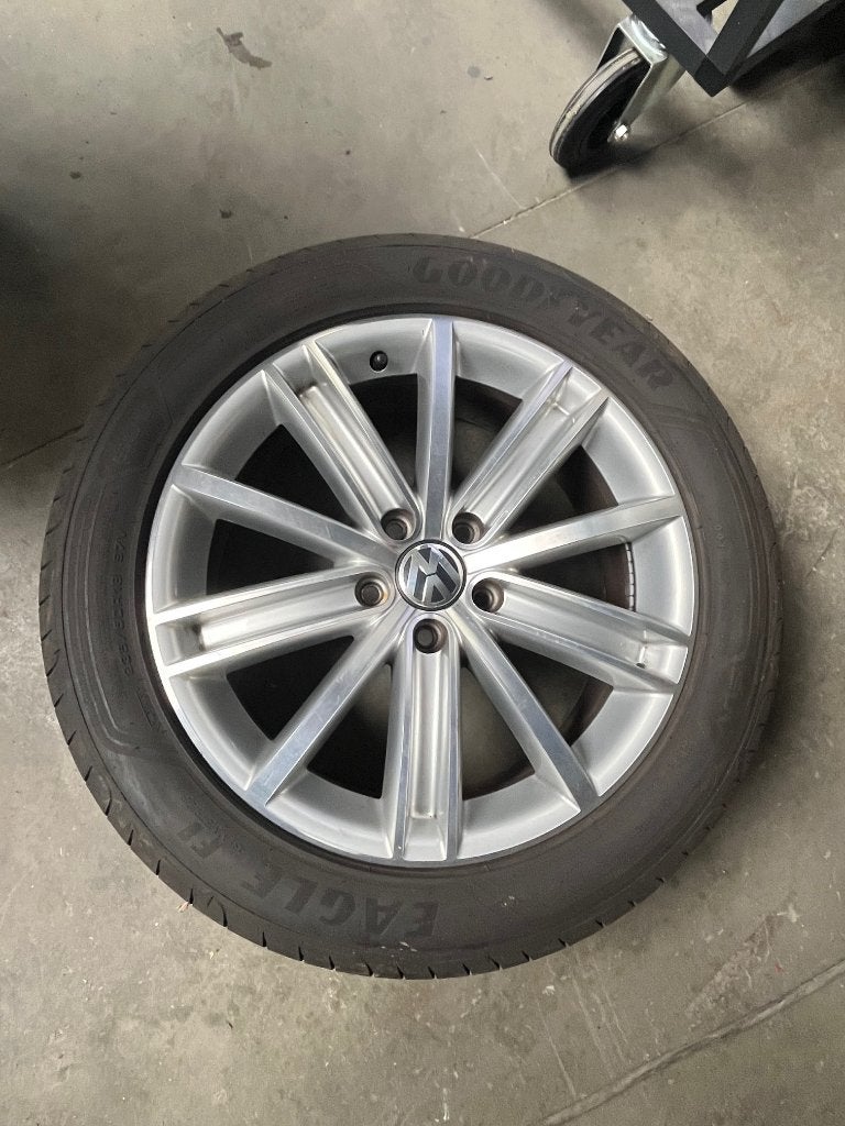 VW- Alu velgen set New York voor o.a. VW Tiguan incl. banden, 18 inch, Gebruikt, Banden en Velgen, Ophalen of Verzenden