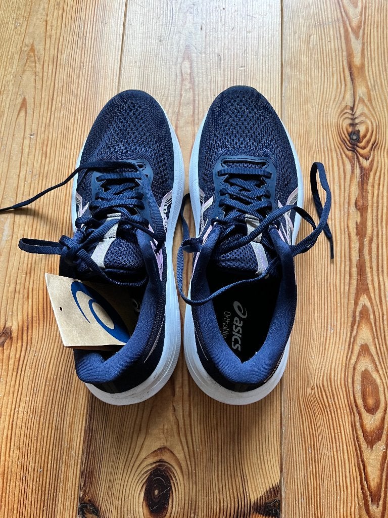 Te koop: Asics Pursue 11 dames, zo goed als nieuw, Hardloopschoenen, Ophalen of Verzenden, Zo goed als nieuw, Hardlopen