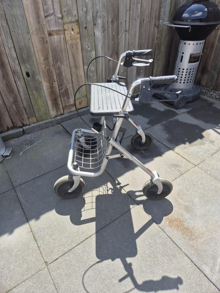 Rollator thuasne, Diversen, Rollators, Ophalen of Verzenden, Opvouwbaar, Zo goed als nieuw