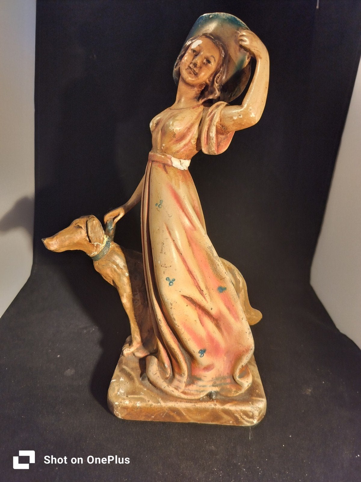 Vintage Gipsen Beeld Vrouw met Hond - 32cm, Ophalen of Verzenden