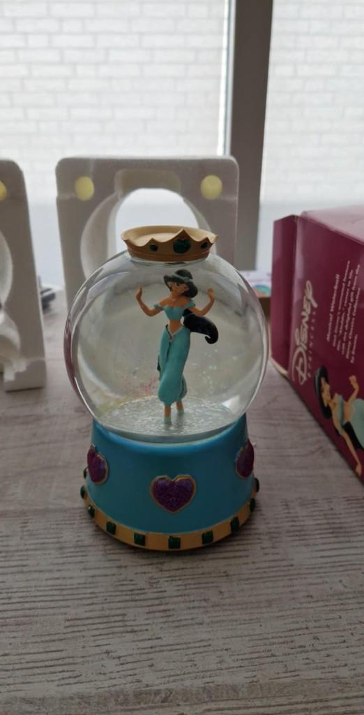 Disney princess Jasmine aladin - Muziekdoos Snow Globe, Verzamelen, Disney, Ophalen of Verzenden, Overige figuren, Nieuw, Beeldje of Figuurtje
