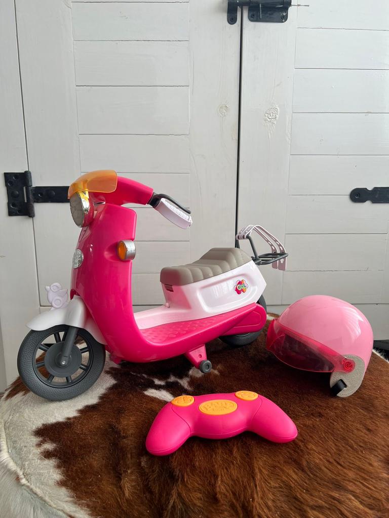BabyBorn Scooter met helm en afstandsbediening, Ophalen of Verzenden, Zo goed als nieuw, Meisje