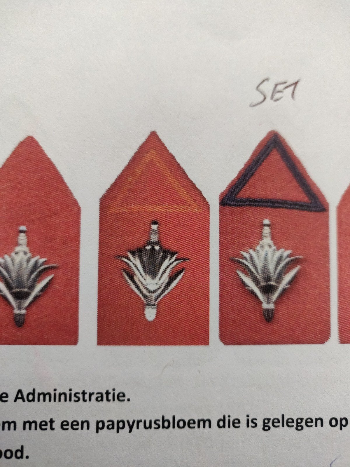 Gezocht administratie oranje driehoek, Verzamelen, Verzenden, Landmacht, Nederland, Embleem of Badge