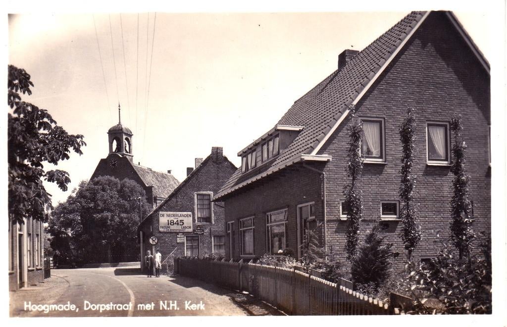 HOOGMADE DORPSTRAAT MET KERK, Verzamelen, Ansichtkaarten | Nederland, Ophalen of Verzenden, Voor 1920, Noord-Brabant