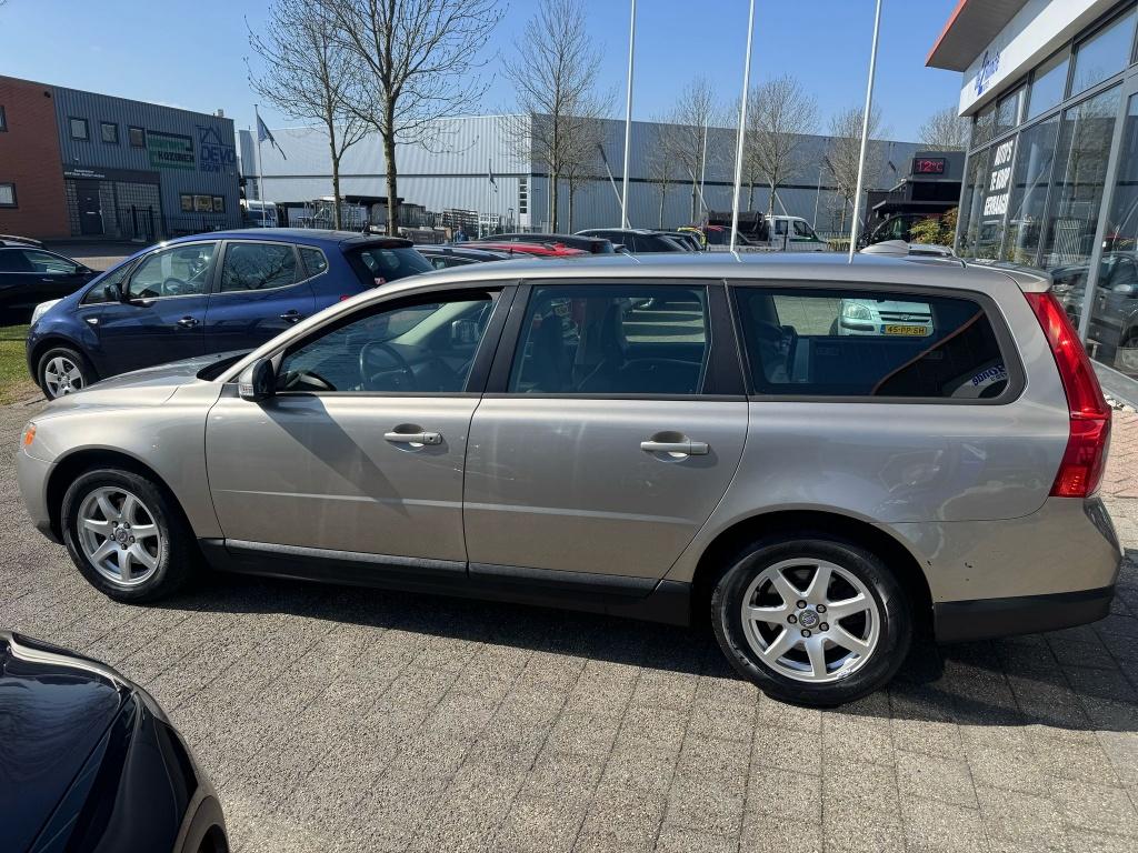 Volvo V70 2.0 Kinetic APK 4-26 NAVI NAP BJ 2009 ! (bj 2009), Voorwielaandrijving, Gebruikt, Zwart, Parkeersensor