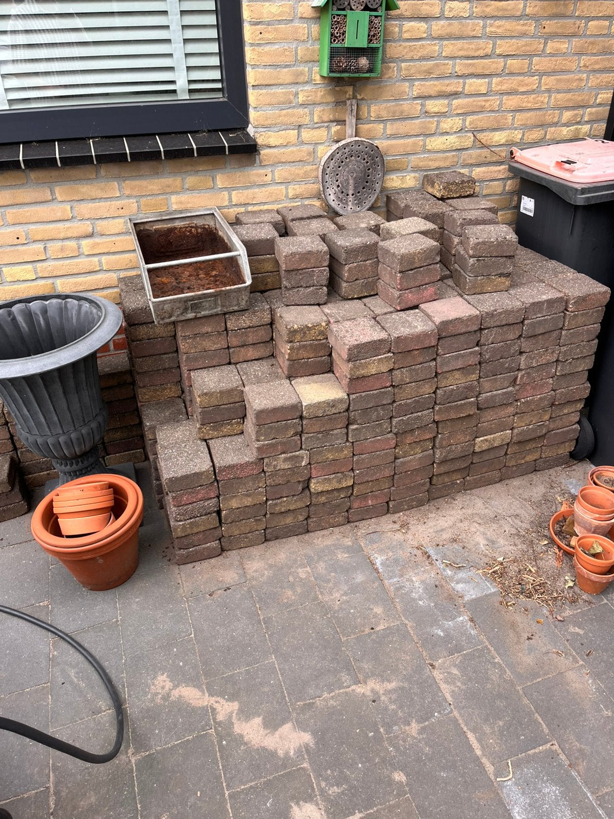 Klinkers uit de tuin (400 stuks) GRATIS, Ophalen, Gebruikt, Beton, Klinkers