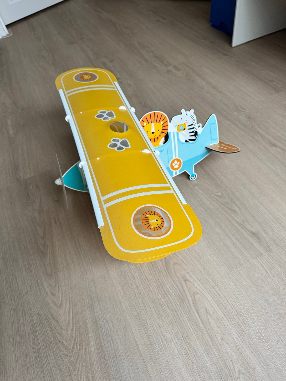Kinder hanglamp vliegtuig met dieren 46x47 cm, Huis en Inrichting, Ophalen of Verzenden, Gebruikt, Kunststof