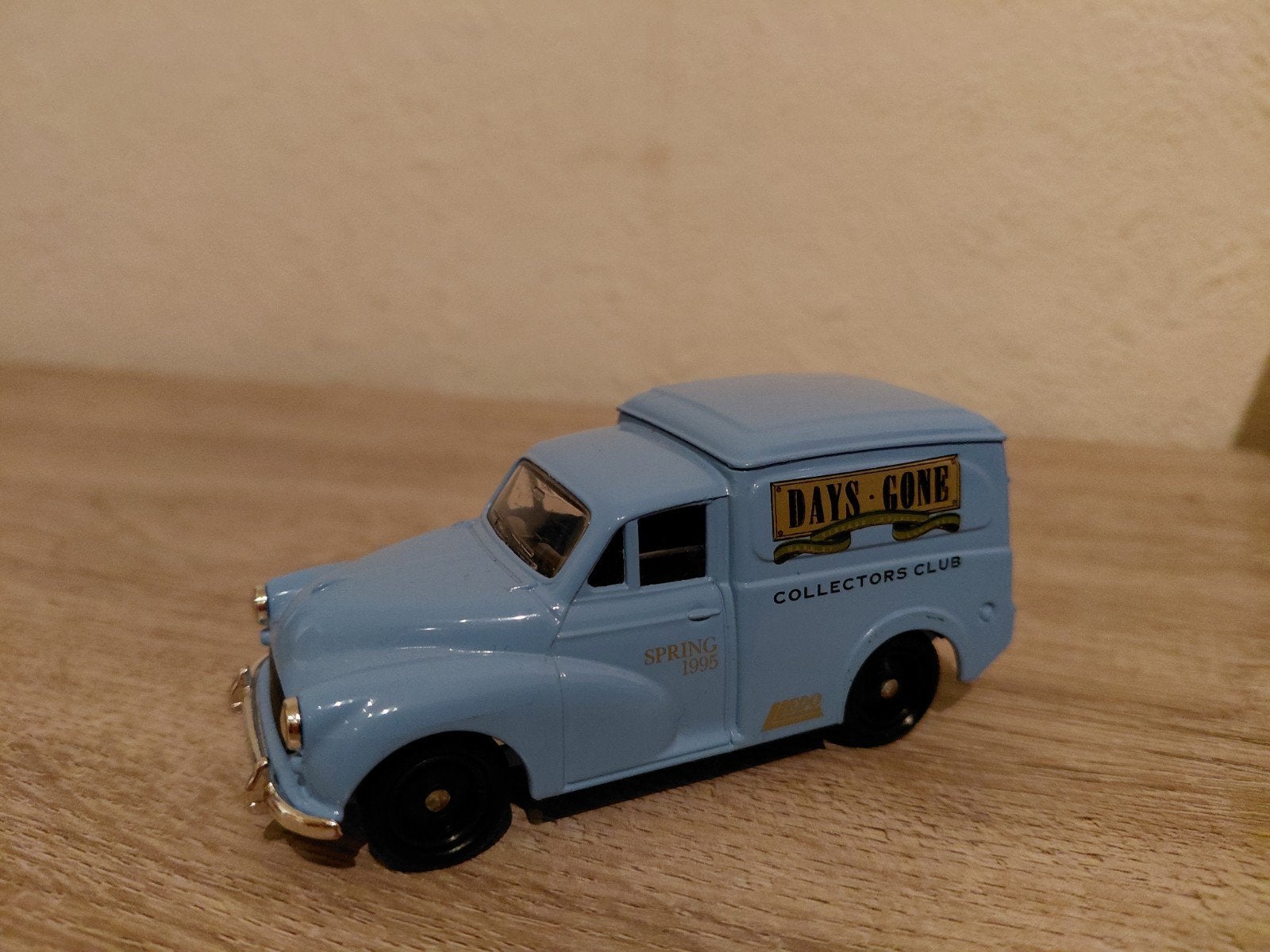 'Days Gone Collectors Club' Morris Minor Van, Overige merken, Auto, Verzenden, Groter dan 1:32