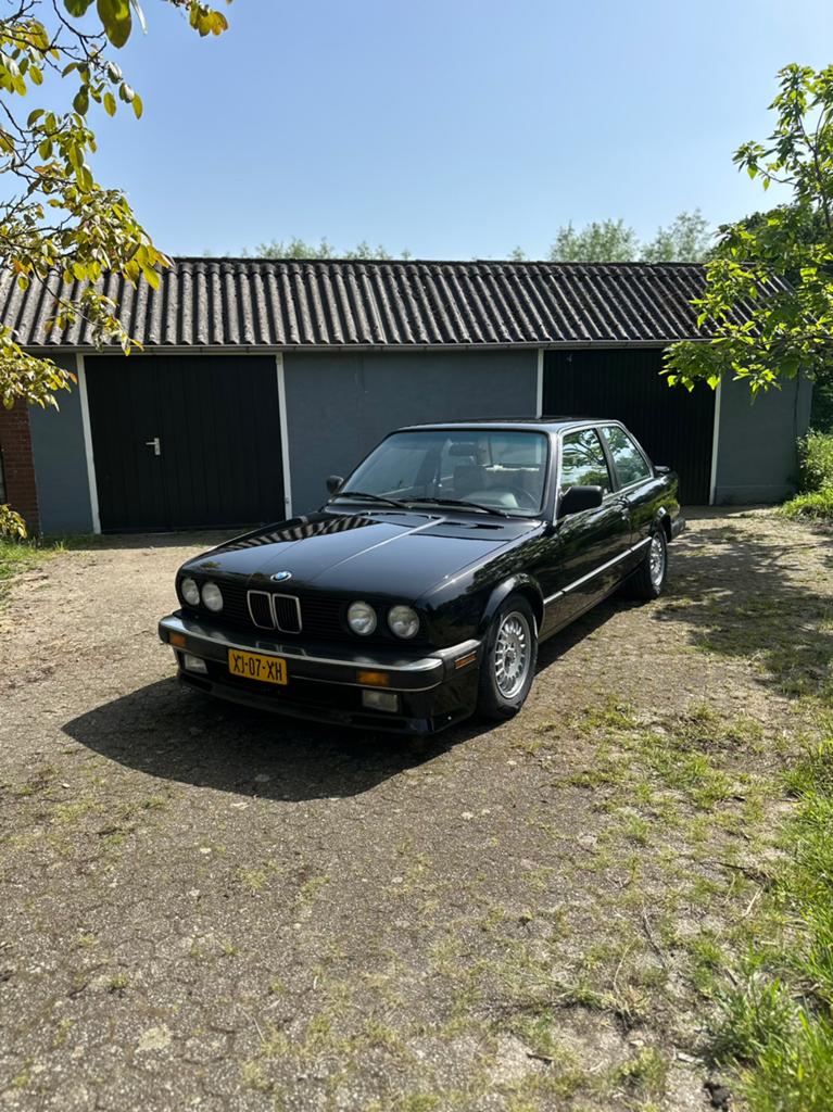 BMW 3-Serie 325e coupé zwart handgeschakeld, Achterwielaandrijving, Beige, Lederen bekleding, Zwart