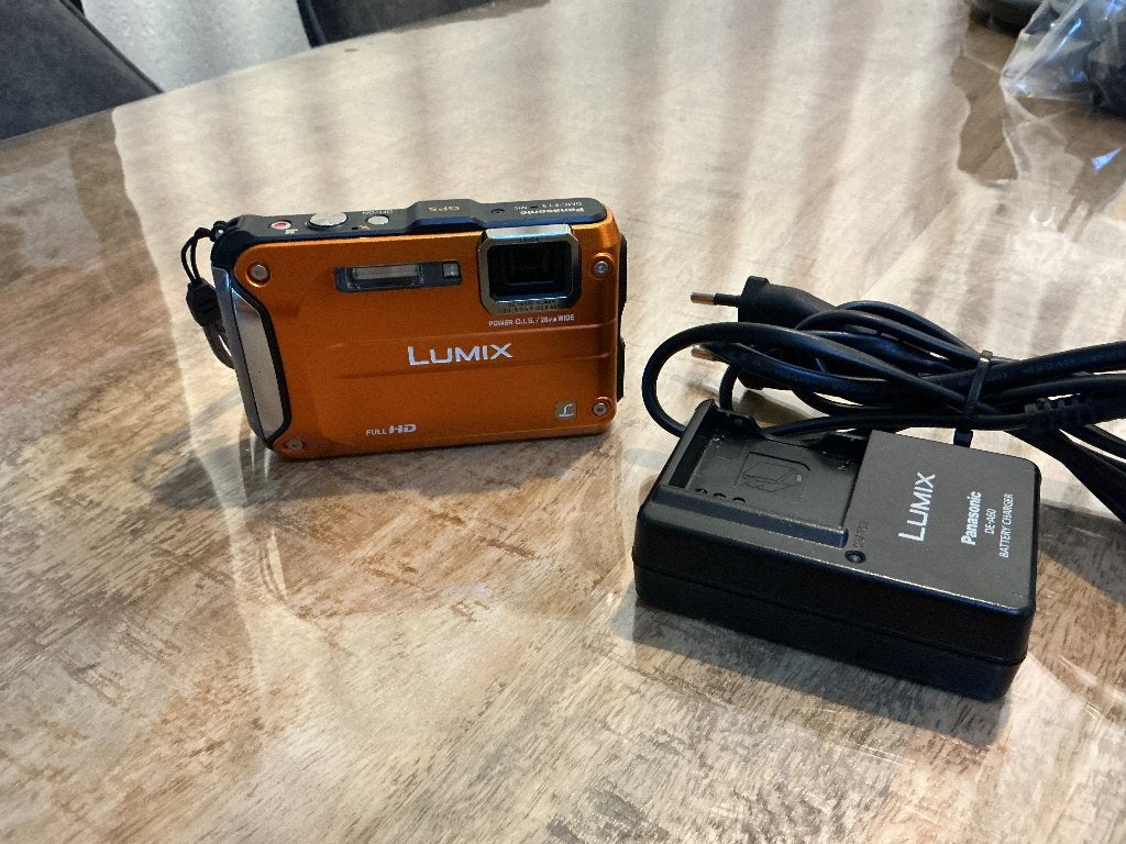 Panasonic Lumix FT3 Compactcamera - Oranje, Waterdicht, Panasonic, 16 megapixels, Accu, Zo goed als nieuw