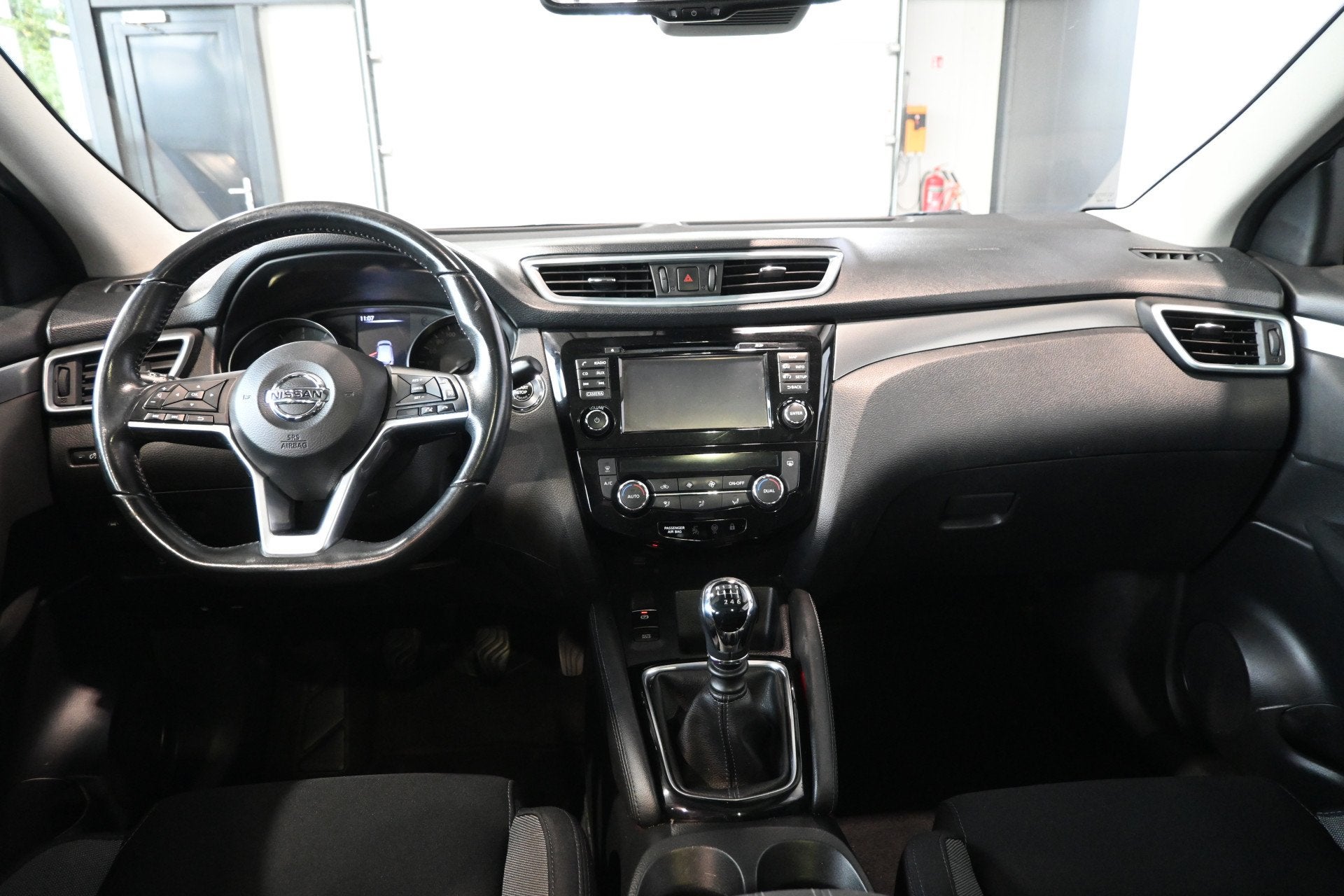 Nissan QASHQAI 1.2 N-Connecta Clima Cruise Panoramadak Navig, Auto's, Stof, Gebruikt, 4 cilinders, Met garantie (alle)