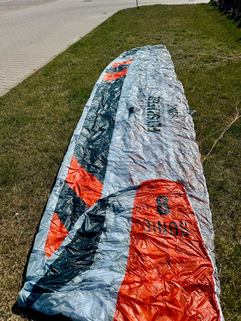 Flysurfer Sonic 4 8m - High-Performance Foil Kite, Watersport en Boten, Kitesurfen, 8 m², Geen board, Ophalen of Verzenden, Zo goed als nieuw