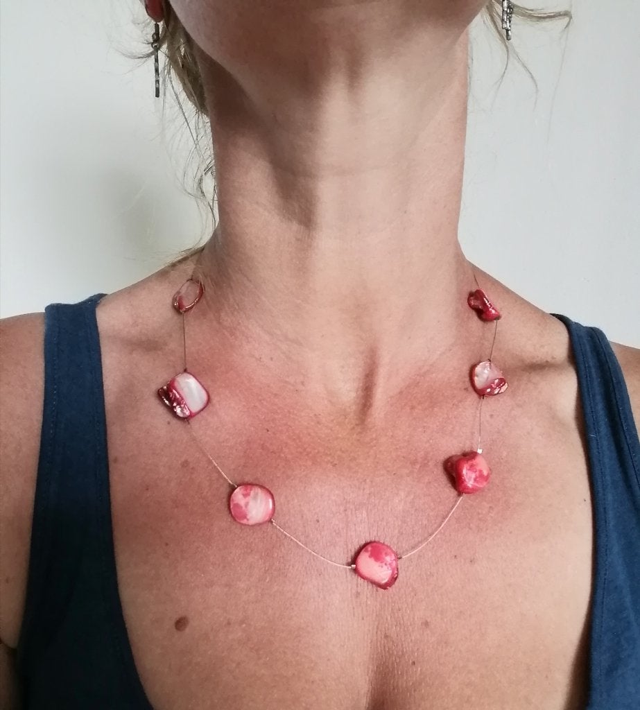 Nieuwe zelfgemaakte ketting met rood parelmoer, Ophalen of Verzenden, Nieuw, Rood, Steen of Mineraal