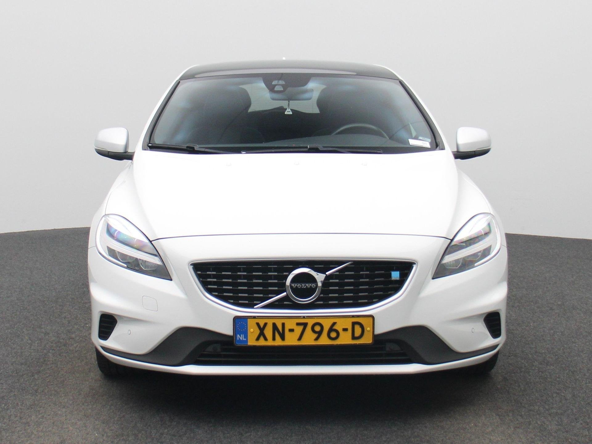 Volvo V40 1.5 T3 Polar+ Sport AUTOMAAT | PANORAMADAK | HALF-, Auto's, Volvo, 12 maanden, Euro 6, 4 cilinders, Wit
