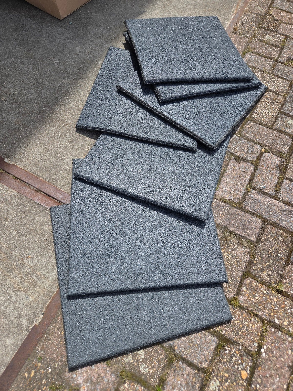 grijze Granuflex tegels 50x50x2,5 cm met voegen, Ophalen of Verzenden, Beton, Terrastegels