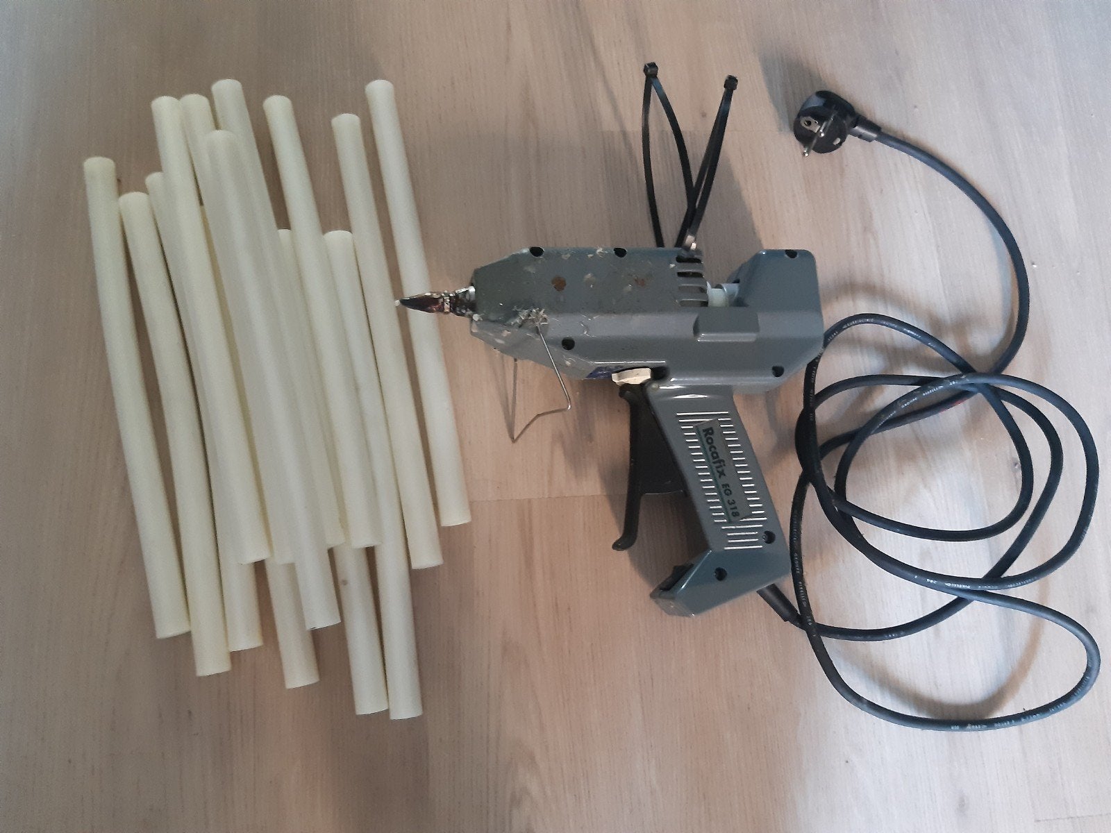 Lijmpistool met lijmsticks - Gebruikt, Ophalen, Gebruikt, Overige thema's, Gereedschap of Toebehoren