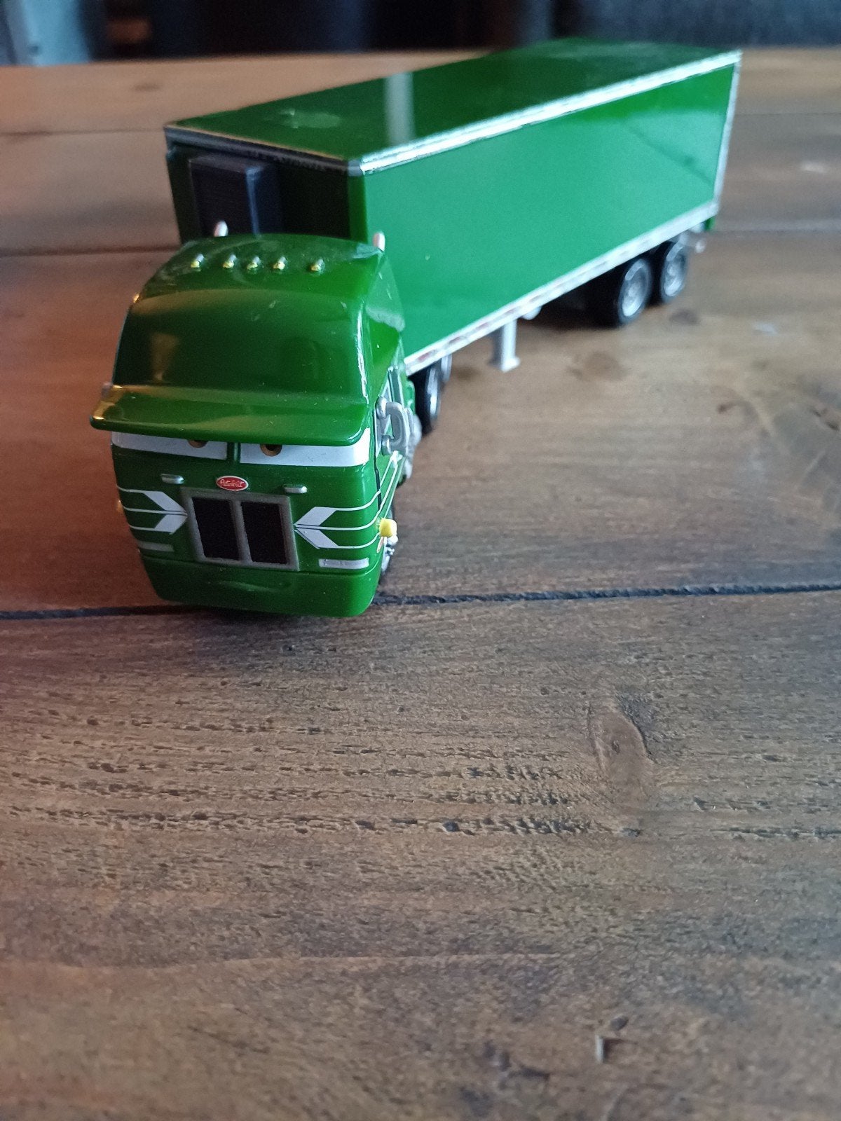 Te koop Disney Cars 'Gil Hauler' Peterbilt truck, Ophalen of Verzenden, Gebruikt