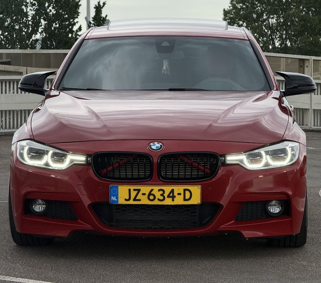 BMW 3-Serie 330e/3X M-Sport/Rood-op-Rood/DealerOnderhoud, Auto's, Automaat, 1998 cc, Achterwielaandrijving, 48 km/l