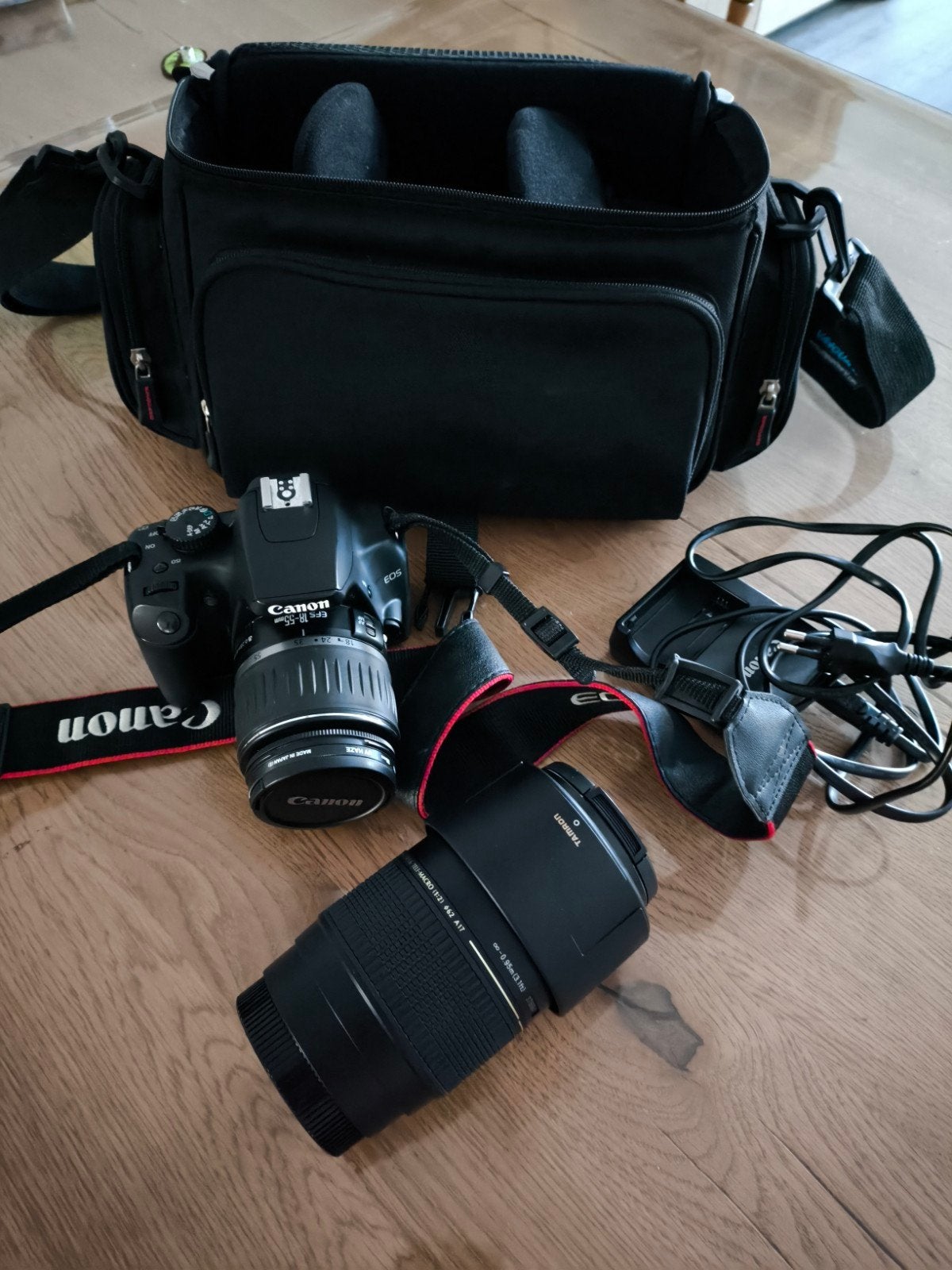 Canon EOS 1000D Spiegelreflexcamera met 2 lenzen en tas, Audio, Tv en Foto, Fotocamera's Digitaal, Ingebouwde flitser, Gebruikt