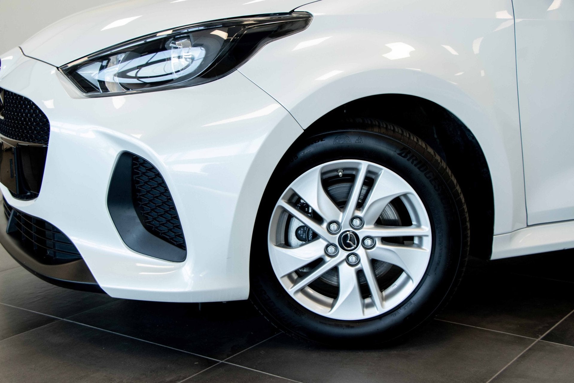 Mazda 2 1.5 Hybrid |AdaptiveCruise|Camera|CarPlay|ParelmoerL, Stof, Gebruikt, Zwart, 4 cilinders
