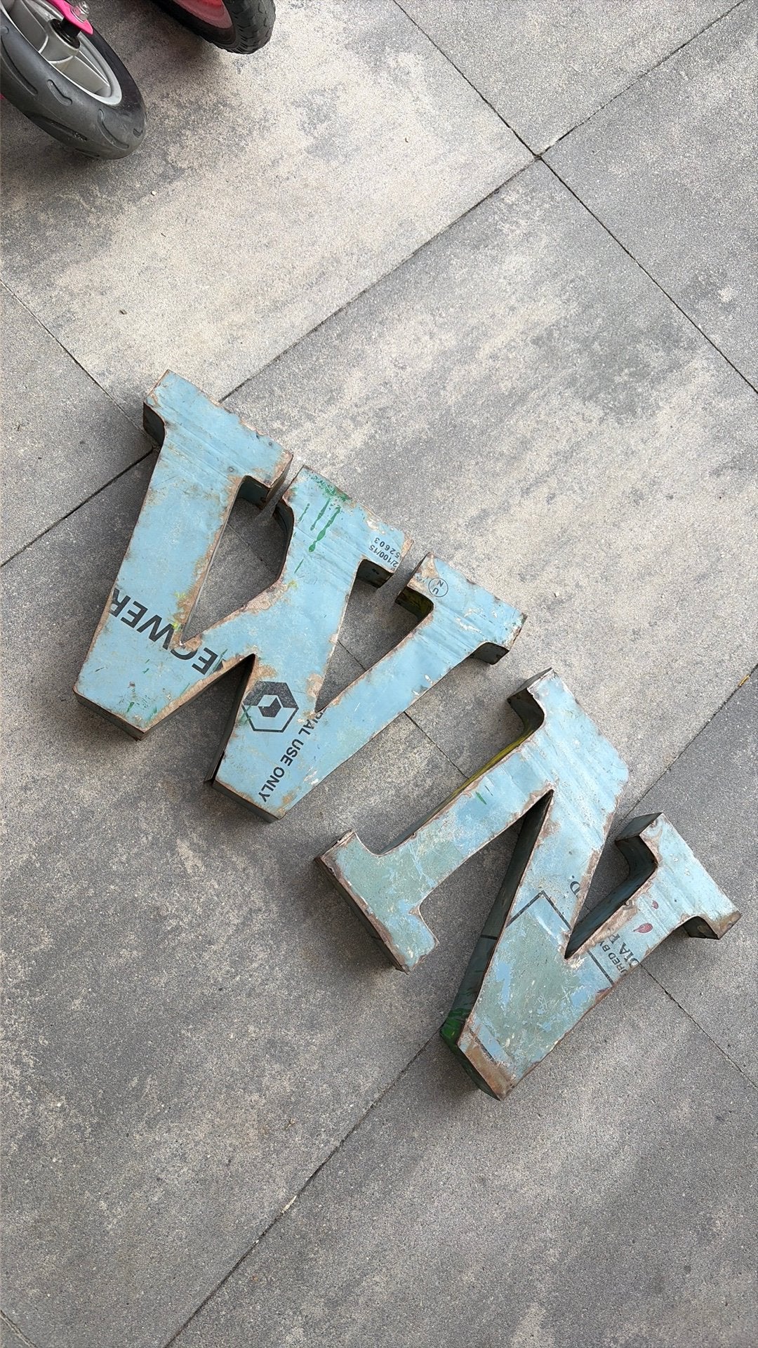 Industriële letters, Ophalen of Verzenden, Zo goed als nieuw