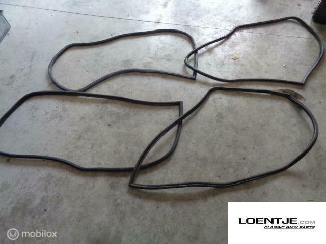 Deurrubber set BMW e30 sedan 325i 323i 320i 318i 316i, Gebruikt, Ophalen of Verzenden, BMW