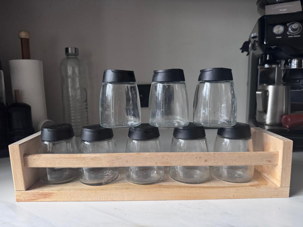 8 glazen voorraadpotjes IKEA met houten rekje – zwart deksel, Ophalen of Verzenden, Zo goed als nieuw, Glas, IKEA