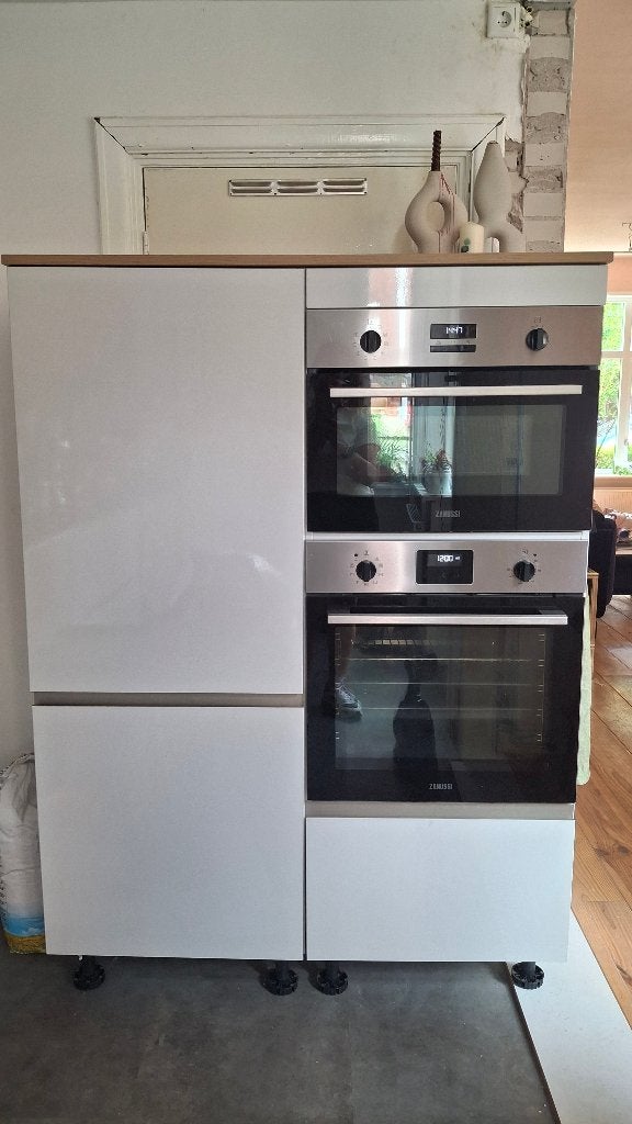 Keuken meubel met Zanussi 2 ovens en een koel, vriezkast, Huis en Inrichting, Keuken | Keukenelementen, Ophalen, Gebruikt, 75 cm of meer