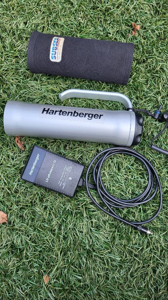 Duiklamp Hartenberger Maxi Compact met lader, Watersport en Boten, Duiken, Verzenden, Gebruikt, Duiklamp