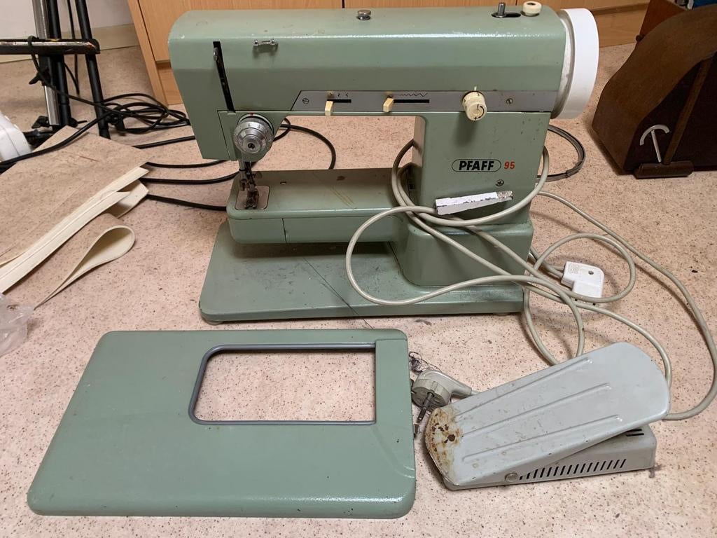 PFAFF 95 NAAIMACHINE, Ophalen, Gebruikt, Naaimachine, Pfaff