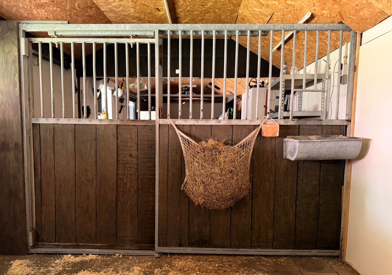 GEZOCHT- stalwand met schuifdeur 3.00 x 2.00
