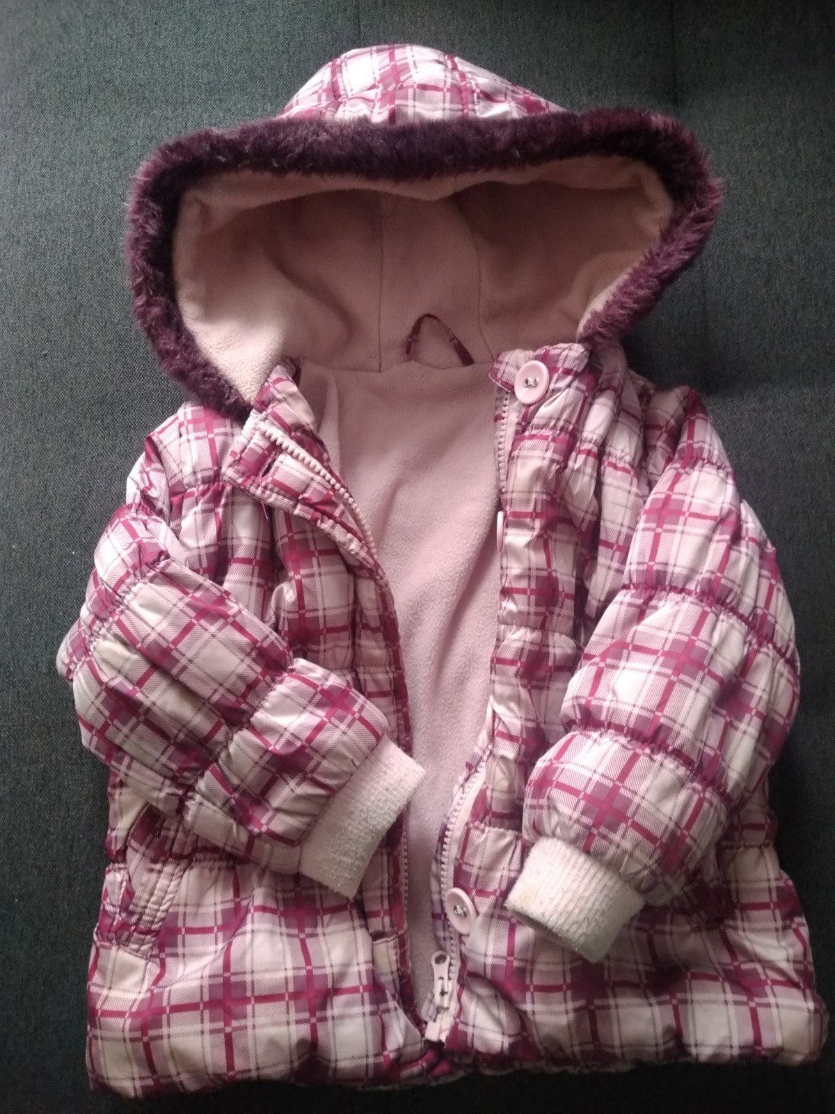Paars/roze winterjas, maat 98
Het jasje heeft een vas, Ophalen of Verzenden, Zo goed als nieuw, Meisje, Jas