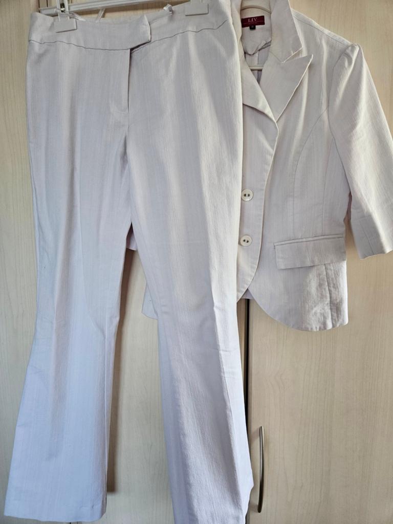 Elegant broekpak dames maat 40 - wit, Maat 38/40 (M), Kostuum of Pak, Beige, Ophalen of Verzenden
