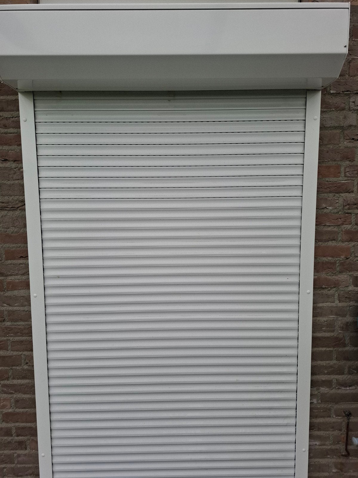 Elektrisch rolluik - Wit - Perfect voor uw woning, Doe-het-zelf en Verbouw, Rolluiken, Ophalen, Gebruikt, 200 cm of meer, Minder dan 100 cm