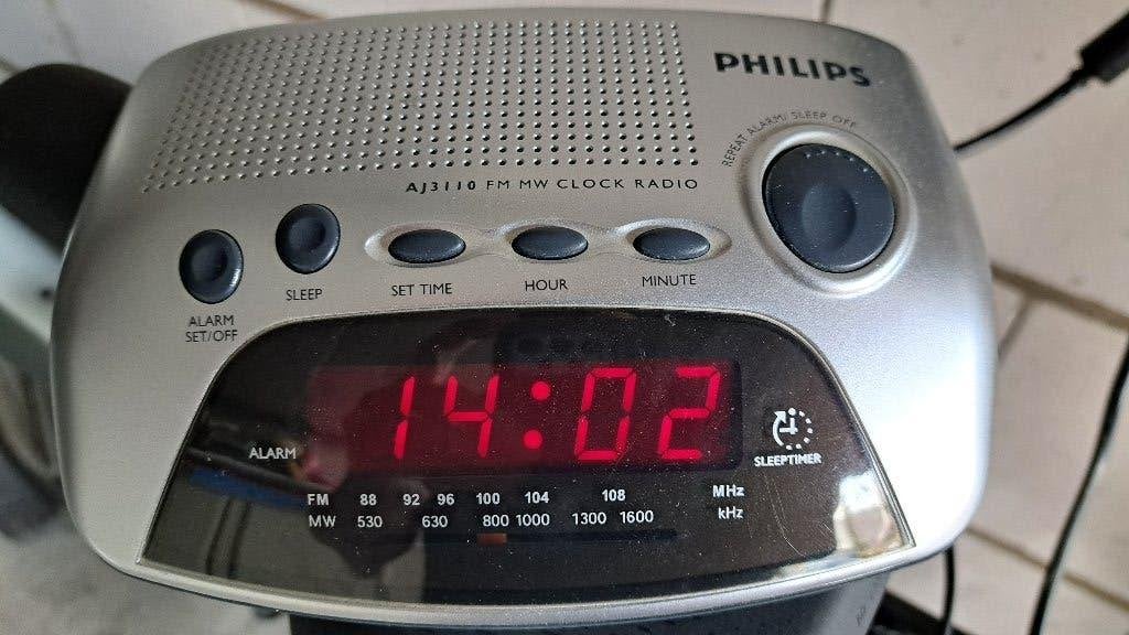 Philips AJ3110 Wekkerradio met Alarm en FM/MW Radio, Ophalen of Verzenden, Gebruikt, Digitaal