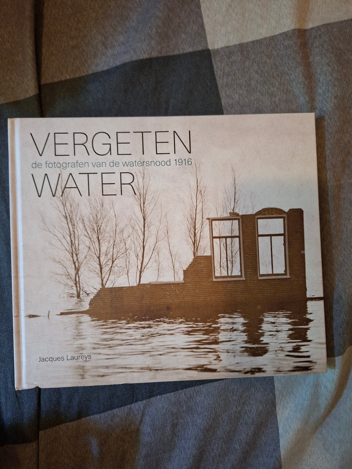 Jacques Laureys - Vergeten water, Ophalen of Verzenden, Zo goed als nieuw, Jacques Laureys, Overige onderwerpen