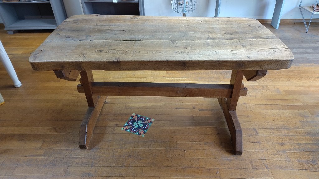 Robuuste kloostertafel, Ophalen