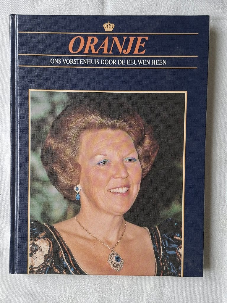 Boek over Koningin Beatrix, vorstin van vandaag Lecturama, Verzamelen, Ophalen of Verzenden, Zo goed als nieuw, Nederland, Tijdschrift of Boek