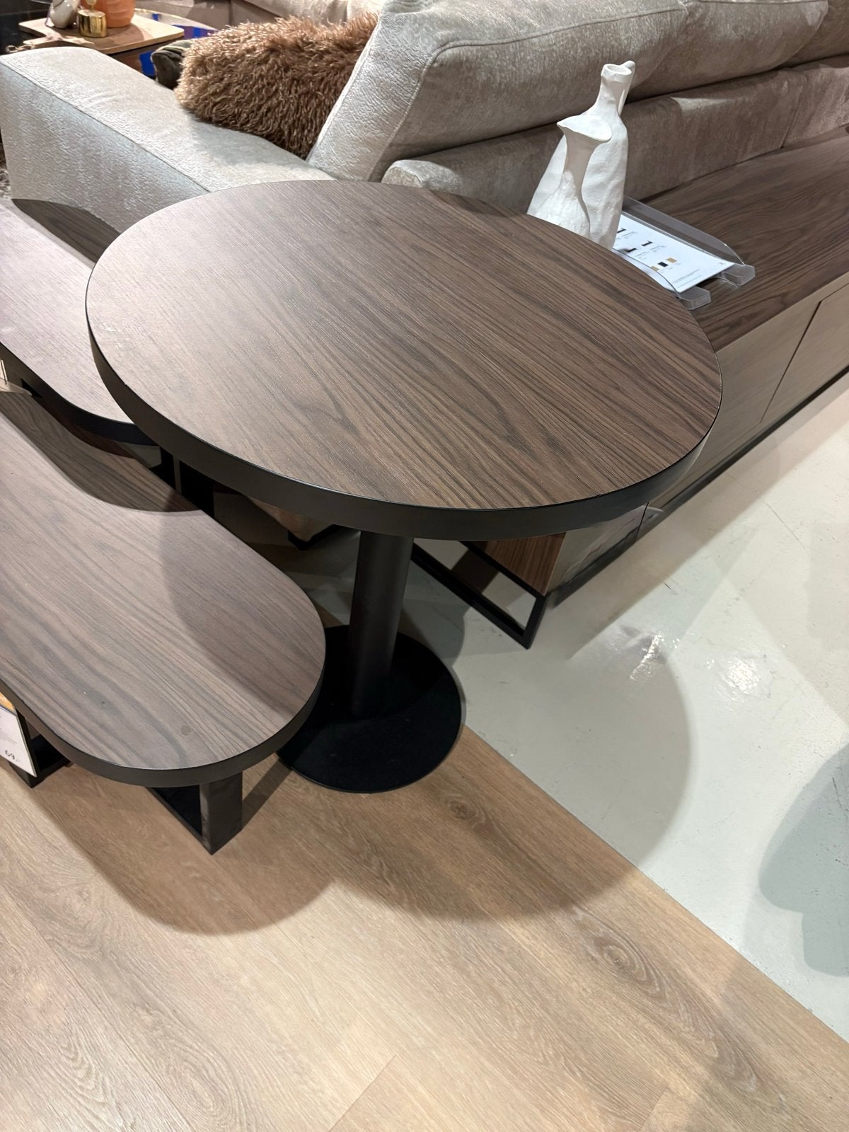 Ronde Walnoot Showmodel Tafel - 70 cm Diameter, Huis en Inrichting, Tafels | Eettafels, Ophalen, Zo goed als nieuw, Rond, Overige houtsoorten